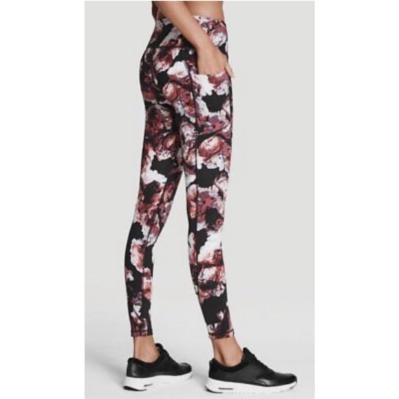 Victoria’s Secret Sport Black Rose Tease Floral Knockout Leggings Yoga Pants - Picture 3 of 13